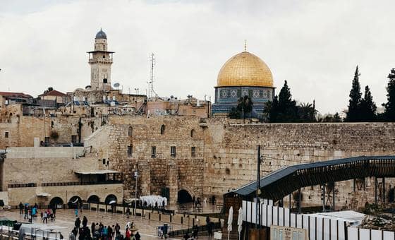 خبراء دوليون يحذرون من نزع “الطابع الفلسطيني” عن القدس بشكل لا رجعة فيه   