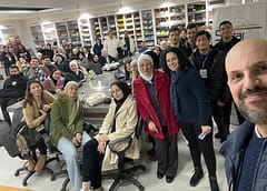 عمر العبداللات – فنان كاريكاتير أردني يحوّل الرسم إلى لغة عالمية للأمل والإنسانية