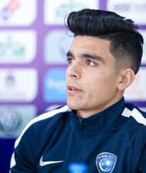 اختبار طبى يحدد موقف أشرف بن شرقى مع الأهلى أمام غزل المحلة