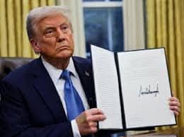 البيت الأبيض: ترامب يمضى قدما فى فرض رسوم جمركية على الواردات من كندا والمكسيك