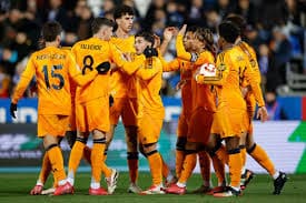 خماسي ريال مدريد مهدد بالغياب عن إياب دور الـ16 بدوري أبطال أوروبا