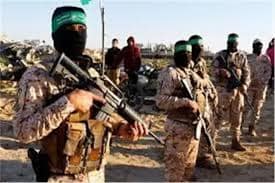 القسام تستعرض أسلحة جنود إسرائيليين اغتنمتها خلال التصدى لاجتياح رفح.. صور