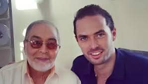 بالعكاز.. عمر نجل حسن يوسف يكشف عن حالته الصحية