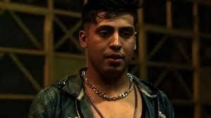 لحضوره من محبسه.. تأجيل نظر محاكمة كروان مشاكل بتهمة نشر أخبار كاذبة