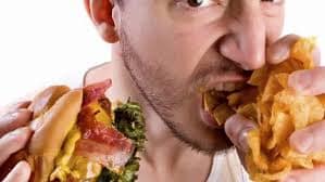 استشارى يوضح عادات يومية غير متوقعة تدمر هضمك وتضر بتمثيلك الغذائى