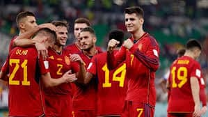 منتخب إسبانيا يواصل استعداداته تحت الأمطار لقمة هولندا في دوري الأمم الأوروبية