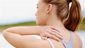 آلام الرقبة.. 5 علاجات بسيطة لتخفيف الألم فى 48 ساعة