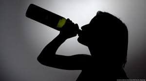 الصحة العالمية تدعو لوضع تحذيرات على المشروبات الكحولية: تسبب السرطان