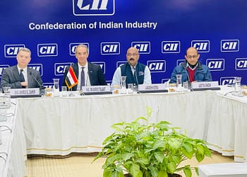  وزير الاتصالات يلتقى مع أعضاء اتحاد الصناعة الهندى CII