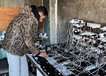 كيف يحصل سكان غزة على الكهرباء وسط الدمار: طاقة بديلة وحلول مبتكرة