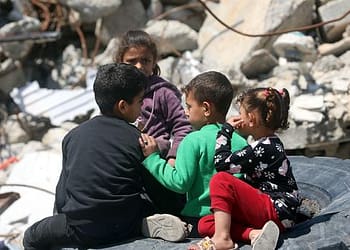 عيد بلا ألعاب ولا ملابس جديدة: أطفال غزة بين ركام الحرب وذكريات العيد