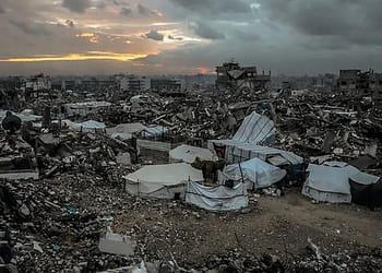 “وقفت الحياة. لم ننم طيلة الليل. ولم نستطع التحرك”- نساء غزة يتحدثن عن معاناة لا تُحتمل بسبب الحرب