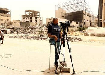 صحفيون فلسطينيون يوثقون معاناة غزة رغم الإصابة وفقدان الأهل