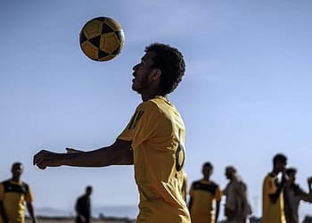 ملعب الأحلام: كرة القدم تبث الحياة في مخيمات اليمن