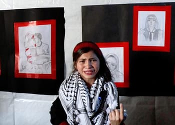 وجوه غابت وديار دُمرت – طالبات في غزة يوثقن آلام الحرب بالرسم