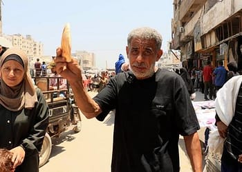 “أصبحنا نحسد الأموات”: ظروف معيشية لا تطاق في غزة، وتكلفتها من بين الأغلى عالميا