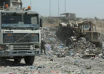 غزة- مشاكل صحية وبيئية كبيرة بسبب النفايات، وجهود أممية لإزالتها والبحث عن حلول