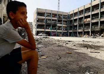 أصيب وهو يبحث عن الطعام… الطفل عبد الرحمن يموت متأثرا بجراحه في خان يونس