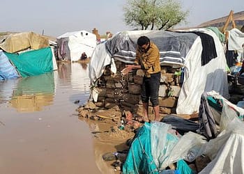 المنظمة الدولية للهجرة تدعو إلى الدعم الدولي، فيما يواجه اليمن فيضانات مميتة