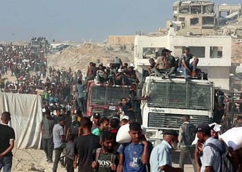 أنا أب وصحفي ونازح، وشاهد على ما يحدث في غزة