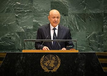 الرئيس اليمني يدعو إلى تشكيل تحالف دولي لفرض السلام “بالقوة”