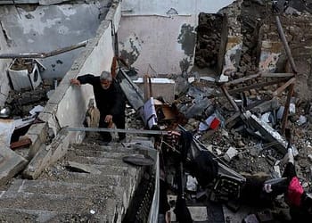 كارثة سكنية في غرب غزة: مبانٍ متصدعة تنهار والنازحون بلا بدائل