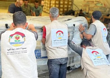 غزة – الأمم المتحدة تصف قرار إسرائيل بتعليق عمل منظمات إنسانية بالـ “مشين” وتحثها على إعادة النظر