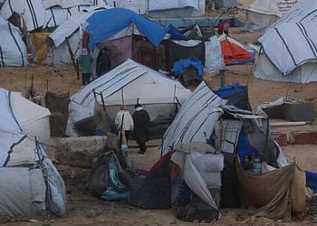 غزة – 570 ألف لتر وقود تدخل عبر كرم أبو سالم، والظروف المعيشية لا تزال مزرية في مواقع النزوح