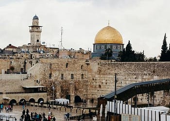خبراء دوليون يحذرون من نزع “الطابع الفلسطيني” عن القدس بشكل لا رجعة فيه   