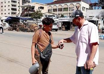أطفال غزة في العيد – بحث عن لقمة العيش وسعي إلى البقاء على قيد الحياة