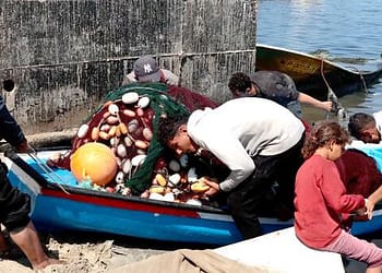 صيادو غزة بين لقمة العيش وخطر الموت و”انهيار مهنة توارثتها الأجيال”