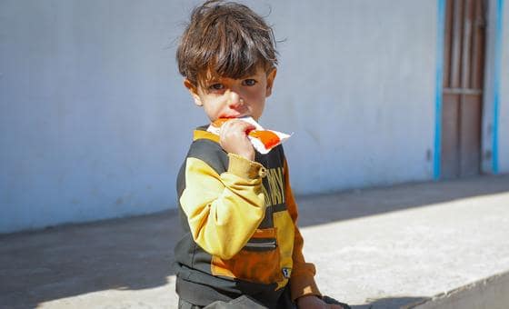 اليونيسف: عقد من الصراع دمر اليمن ودفع نصف أطفاله إلى سوء التغذية