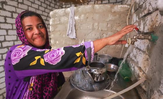 المياه الآمنة حق لكل طفل: تعاون بين اليونيسف والحكومة المصرية لتوفير مياه الشرب في المناطق النائية