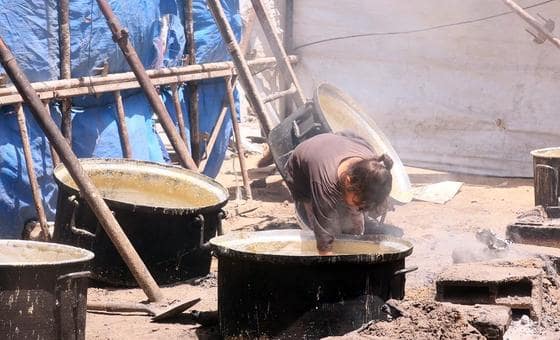 ميس – طفلة في غزة تحلم بوجبة عدس وسط طوابير الجوع والنزوح