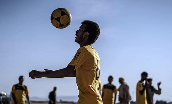 ملعب الأحلام: كرة القدم تبث الحياة في مخيمات اليمن