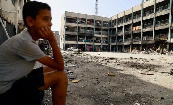 أصيب وهو يبحث عن الطعام… الطفل عبد الرحمن يموت متأثرا بجراحه في خان يونس