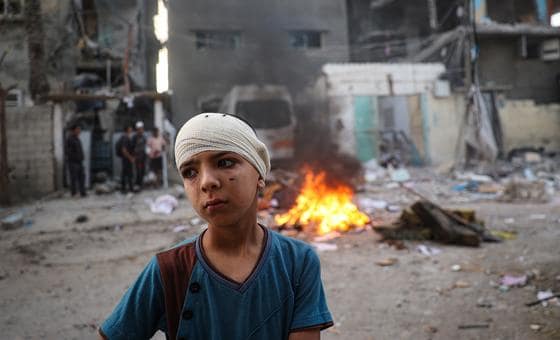 غزة – إصابات جماعية أثناء محاولة الحصول على الغذاء، وتداعيات وخيمة لنقص الوقود والإمدادات