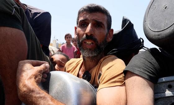 غزة – الوضع أكبر من الكارثة والفرق الطبية تُمنع من دخول القطاع