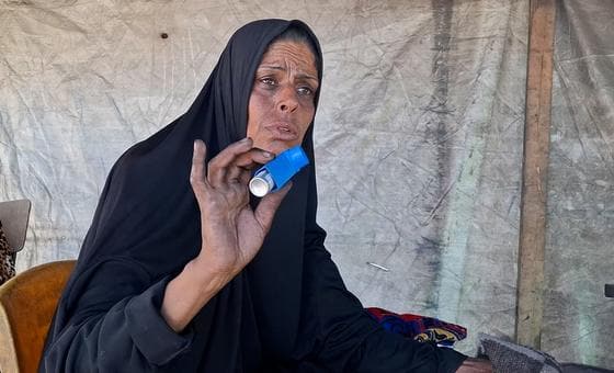 “سأموت بدون جهاز الاستنشاق”: أمراض تنفسية تهدد نازحات غزة بسبب الأفران البدائية