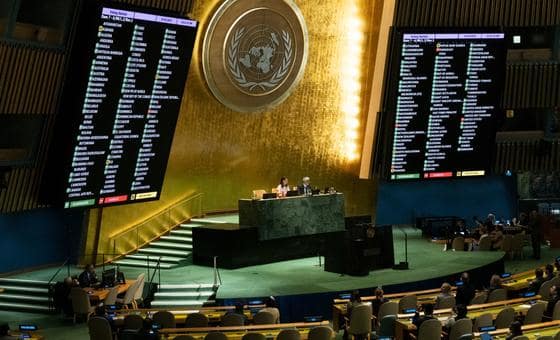 بعد رفض منح تأشيرات دخول الولايات المتحدة لممثلي فلسطين، الجمعية العامة تعتمد قرارا بشأن مشاركتها عن بُعد