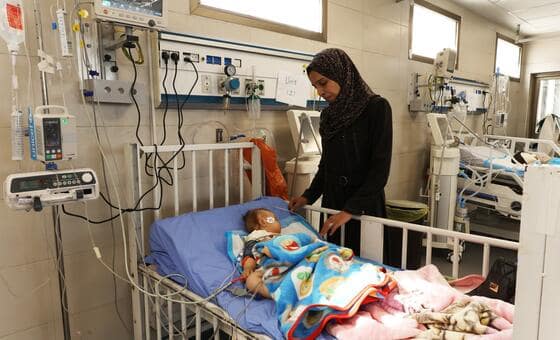 أمهات يخشين موت أطفالهن الرضع في خضم “وضع صعب” للنظام الصحي في غزة