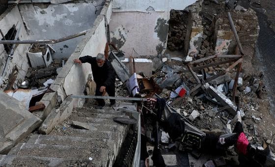 كارثة سكنية في غرب غزة: مبانٍ متصدعة تنهار والنازحون بلا بدائل