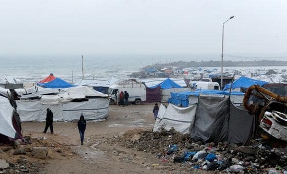 الأمطار تحوّل مخيمات النازحين في غزة إلى “كابوس شتوي”