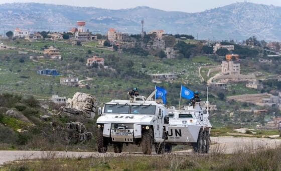 اليونيفيل تفيد بتعرض أفراد حفظ السلام لإطلاق نار وتدعو الجيش الإسرائيلي لوقف “السلوك العدواني”