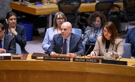 سوريا – نائب المبعوث الأممي الخاص يزور دمشق لإجراء مناقشات حول الانتقال السياسي