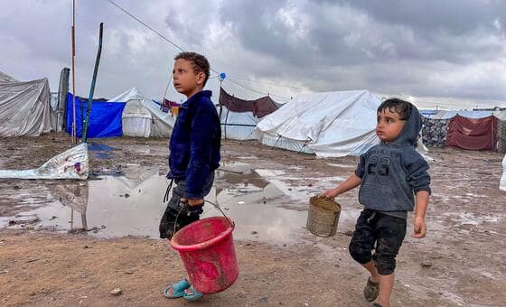 غزة – ترحيب أممي بإعادة فتح معبر كرم أبو سالم، و900 موقع نزوح معرضة لخطر الفيضانات