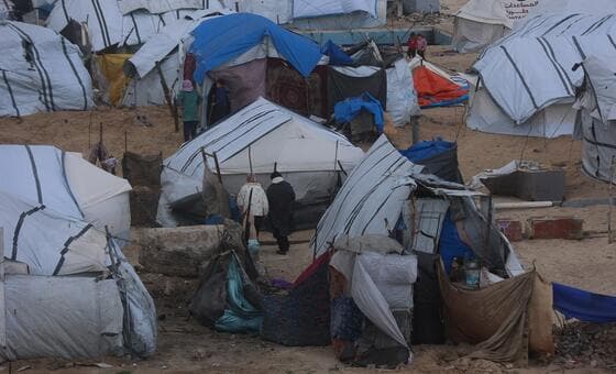 غزة – 570 ألف لتر وقود تدخل عبر كرم أبو سالم، والظروف المعيشية لا تزال مزرية في مواقع النزوح