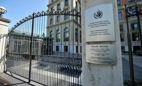 مكتب حقوق الإنسان: صور الرهائن والمعتقلين المفرج عنهم مؤلمة وتعكس ظروف احتجاز قاسية