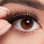 7 أخطاء شائعة تتسبب بفقدان الرموش.. الرموش الصناعية أبرزها