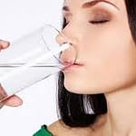 ابدأ يومك صح.. لماذا يجب عليك شرب كوب ماء على معدة فارغة؟